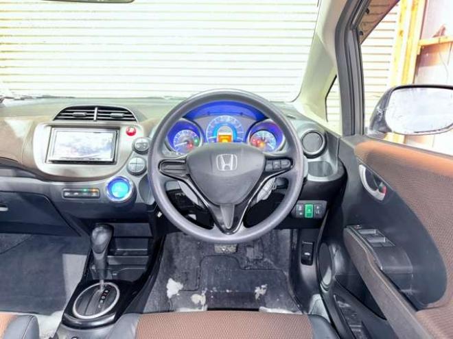 フィットシャトルハイブリッド1.3　下廻防錆キーレスTVナビETC 2WD 1300