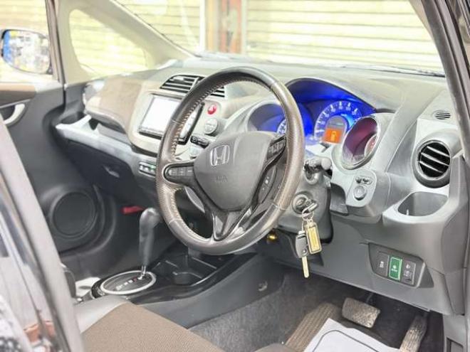 フィットシャトルハイブリッド1.3　下廻防錆TVナビBカメETC夏冬タイヤ 2WD 1300