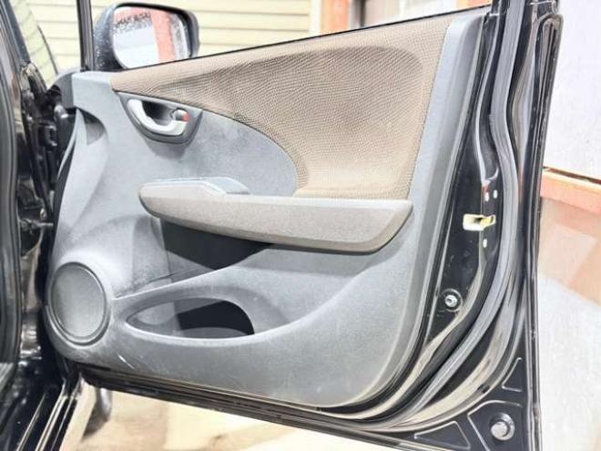 フィットシャトルハイブリッド1.3　下廻防錆TVナビBカメETC夏冬タイヤ 2WD 1300