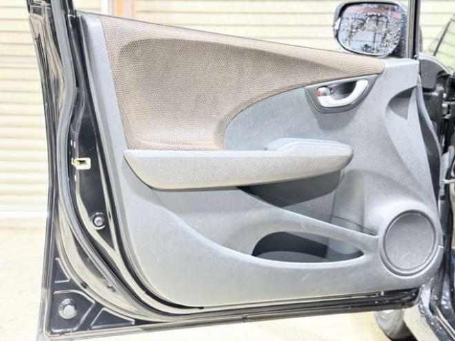 フィットシャトルハイブリッド1.3　下廻防錆TVナビBカメETC夏冬タイヤ 2WD 1300