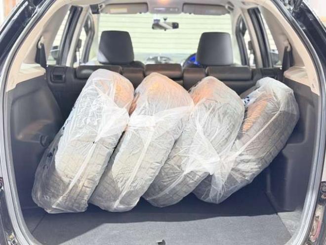 フィットシャトルハイブリッド1.3　下廻防錆TVナビBカメETC夏冬タイヤ 2WD 1300