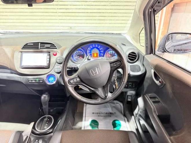 フィットシャトルハイブリッド1.3　下廻防錆TVナビBカメETC夏冬タイヤ 2WD 1300