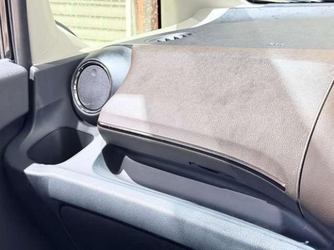 フィットシャトルハイブリッド1.3　下廻防錆TVナビBカメETC夏冬タイヤ 2WD 1300