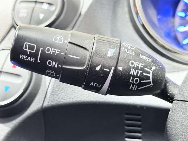 フィットシャトルハイブリッド1.3　下廻防錆TVナビBカメETC夏冬タイヤ 2WD 1300