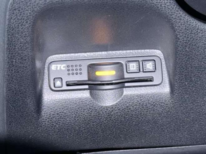 フィットシャトルハイブリッド1.3　下廻防錆TVナビBカメETC夏冬タイヤ 2WD 1300