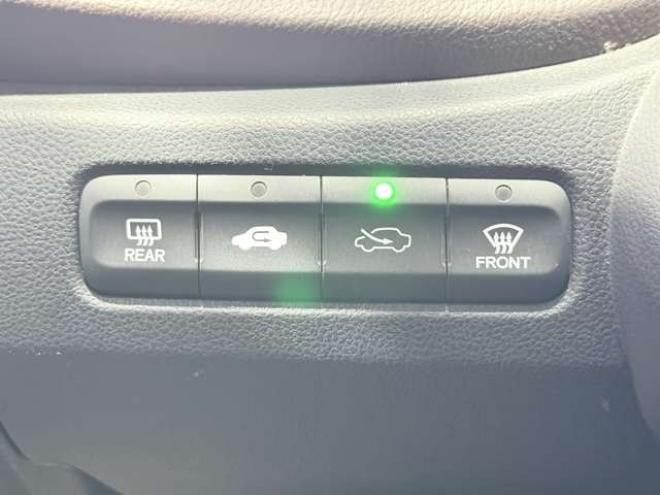 フィットシャトルハイブリッド1.3　下廻防錆TVナビBカメETC夏冬タイヤ 2WD 1300