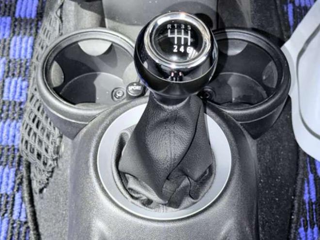 ミニワン　下廻防錆6速MTキーレスETC 正規輸入車 2WD 1600