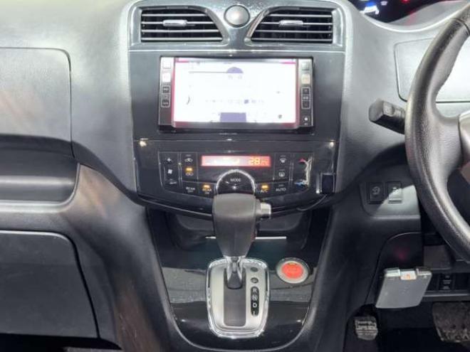 セレナ2.0 ハイウェイスター 4WD　下廻防錆TVナビBカメETC 2000