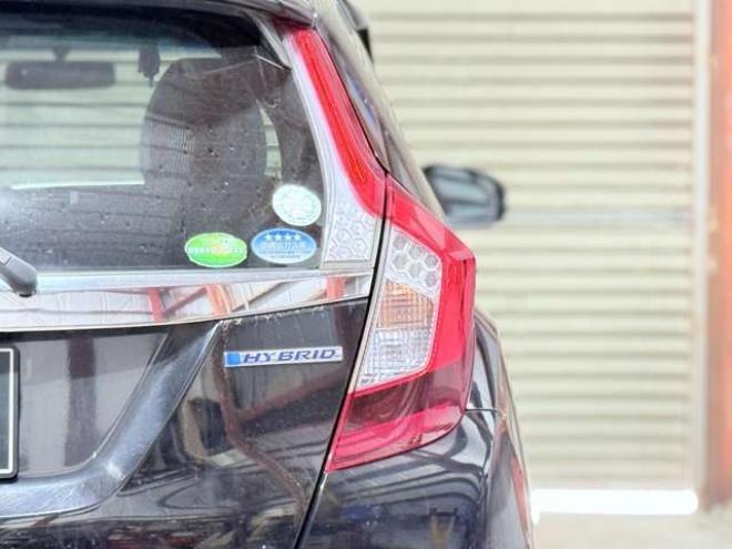 フィット1.5 ハイブリッド Fパッケージ 4WD　下廻防錆4WDTVナビBカメ 1500