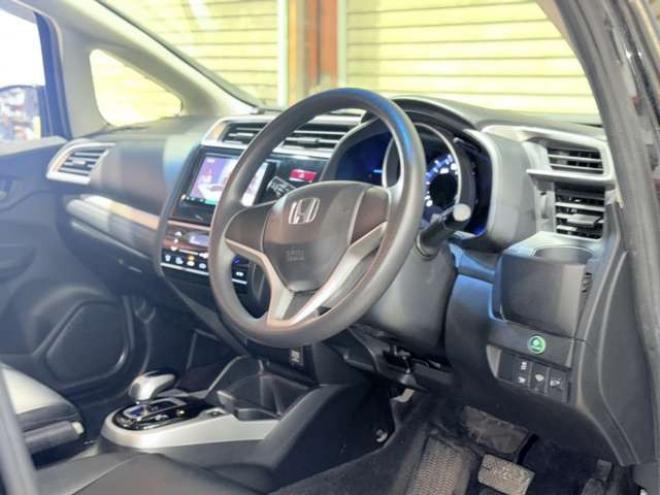 フィット1.5 ハイブリッド Fパッケージ 4WD　下廻防錆4WDTVナビBカメ 1500