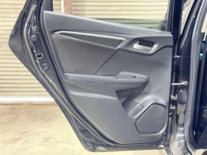 フィット1.5 ハイブリッド Fパッケージ 4WD　下廻防錆4WDTVナビBカメ 1500