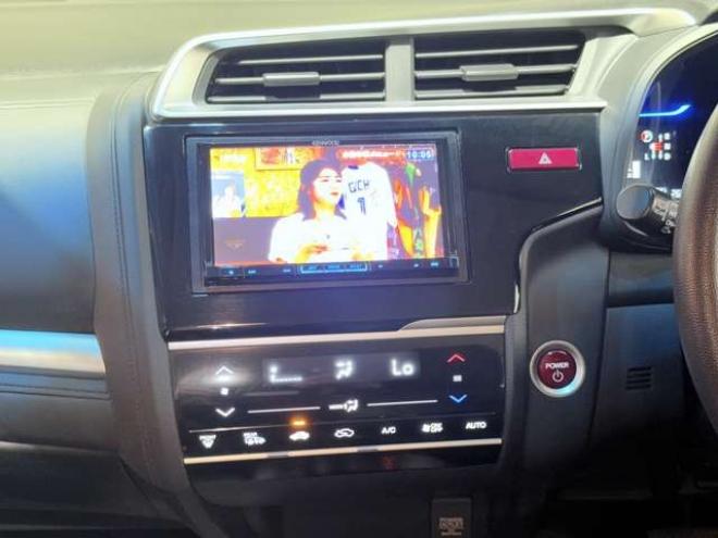 フィット1.5 ハイブリッド Fパッケージ 4WD　下廻防錆4WDTVナビBカメ 1500