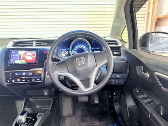 フィット1.5 ハイブリッド Fパッケージ 4WD　下廻防錆4WDTVナビBカメ 1500