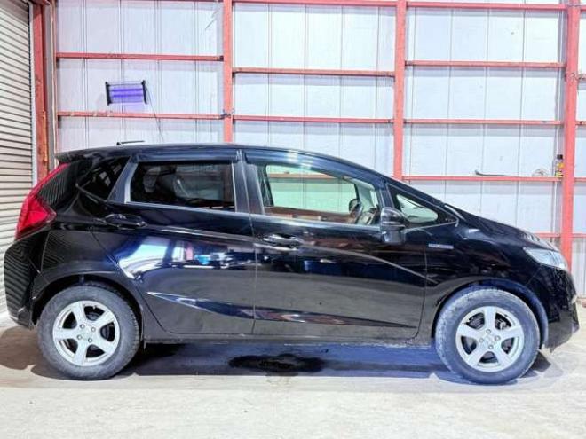 フィット1.5 ハイブリッド Fパッケージ 4WD　下廻防錆4WDTVナビBカメ 1500