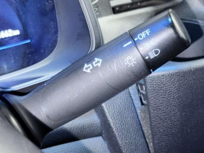 フィット1.5 ハイブリッド Fパッケージ 4WD　下廻防錆4WDTVナビBカメ 1500