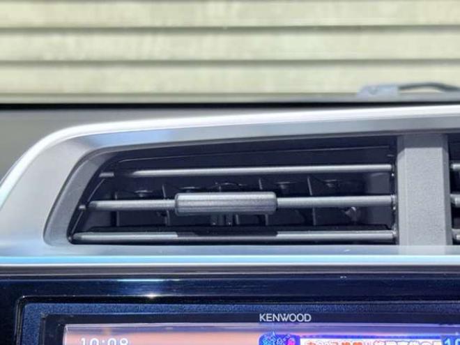 フィット1.5 ハイブリッド Fパッケージ 4WD　下廻防錆4WDTVナビBカメ 1500