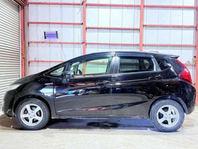 フィット1.5 ハイブリッド Fパッケージ 4WD　下廻防錆4WDTVナビBカメ 1500