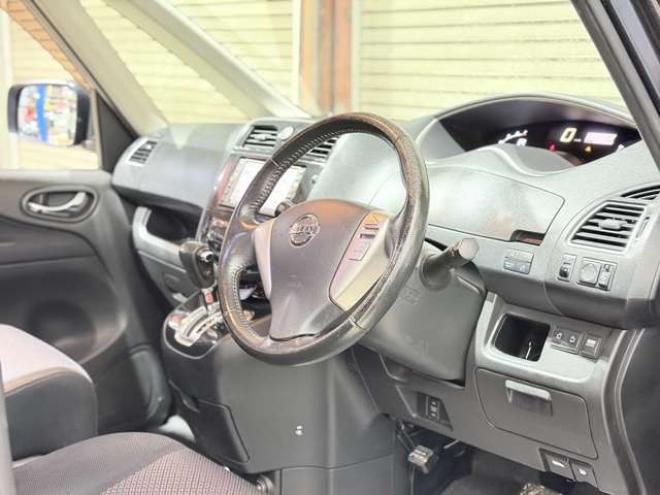 セレナ2.0 ハイウェイスター 4WD　下廻防錆1オナTVナビBカメ後席モニタ夏冬タイヤ 2000