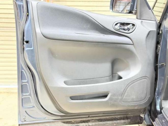 セレナ2.0 ハイウェイスター 4WD　下廻防錆1オナTVナビBカメ後席モニタ夏冬タイヤ 2000