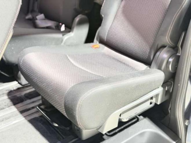 セレナ2.0 ハイウェイスター 4WD　下廻防錆1オナTVナビBカメ後席モニタ夏冬タイヤ 2000