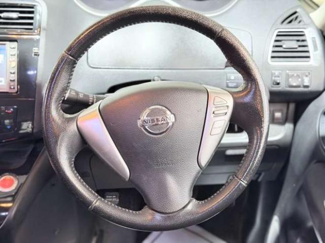 セレナ2.0 ハイウェイスター 4WD　下廻防錆1オナTVナビBカメ後席モニタ夏冬タイヤ 2000