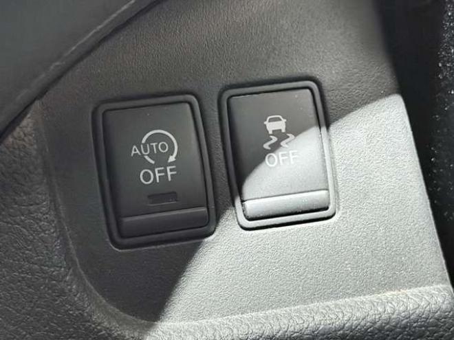 セレナ2.0 ハイウェイスター 4WD　下廻防錆1オナTVナビBカメ後席モニタ夏冬タイヤ 2000