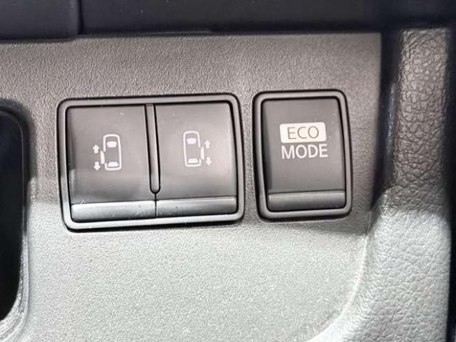 セレナ2.0 ハイウェイスター 4WD　下廻防錆1オナTVナビBカメ後席モニタ夏冬タイヤ 2000