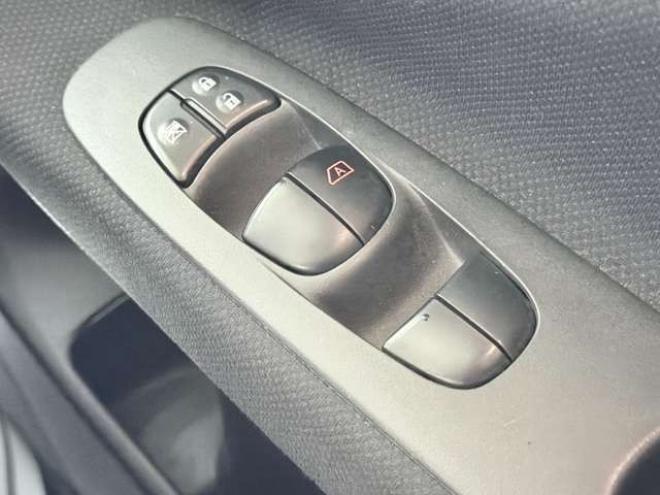 セレナ2.0 ハイウェイスター 4WD　下廻防錆1オナTVナビBカメ後席モニタ夏冬タイヤ 2000