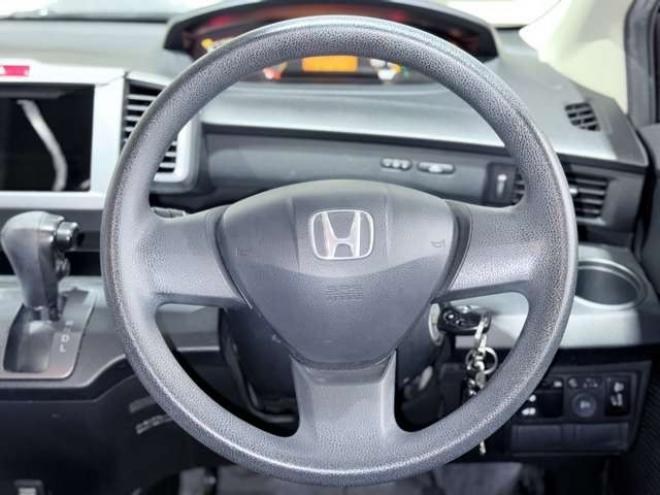 フリード1.5 G Lパッケージ　下廻防錆キーレス 2WD 1500