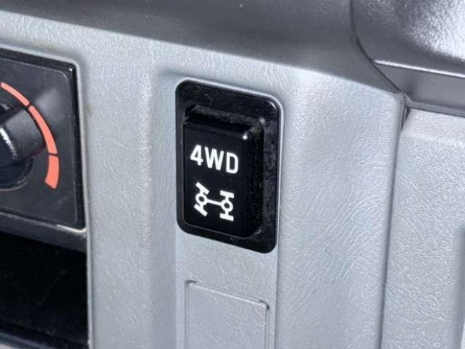 NV100クリッパーDX 4WD　下廻防錆 660