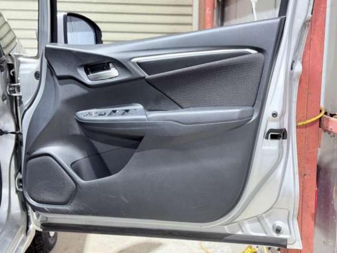 フィット1.5 ハイブリッド Fパッケージ 4WD　下廻防錆ナビETCエンスタ 1500