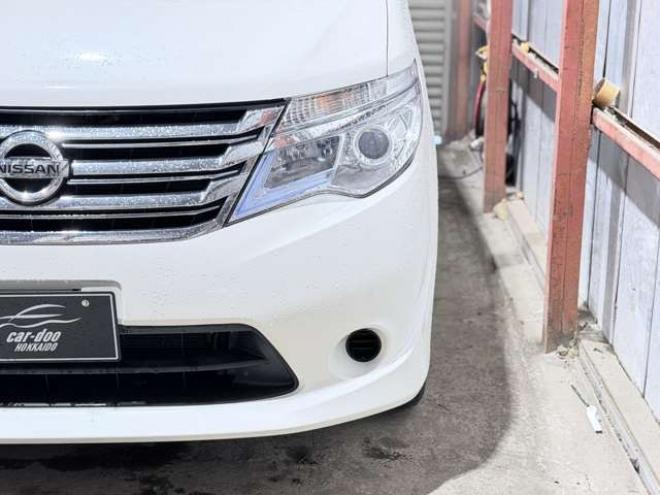 セレナ2.0 20X 4WD　下廻防錆TVナビBカメETC夏冬タイヤ 2000