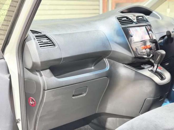 セレナ2.0 20X 4WD　下廻防錆TVナビBカメETC夏冬タイヤ 2000