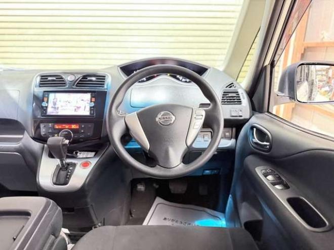 セレナ2.0 20X 4WD　下廻防錆TVナビBカメETC夏冬タイヤ 2000