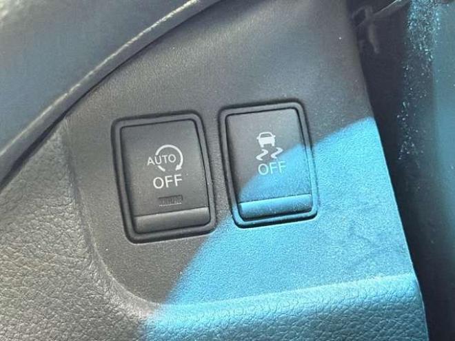 セレナ2.0 20X 4WD　下廻防錆TVナビBカメETC夏冬タイヤ 2000