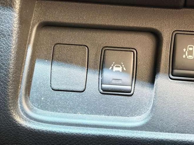 セレナ2.0 20X 4WD　下廻防錆TVナビBカメETC夏冬タイヤ 2000