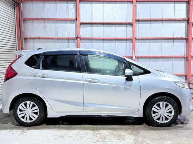 フィット1.3 13G Fパッケージ 4WD　下廻防錆TVナビETC夏冬タイヤ 1300