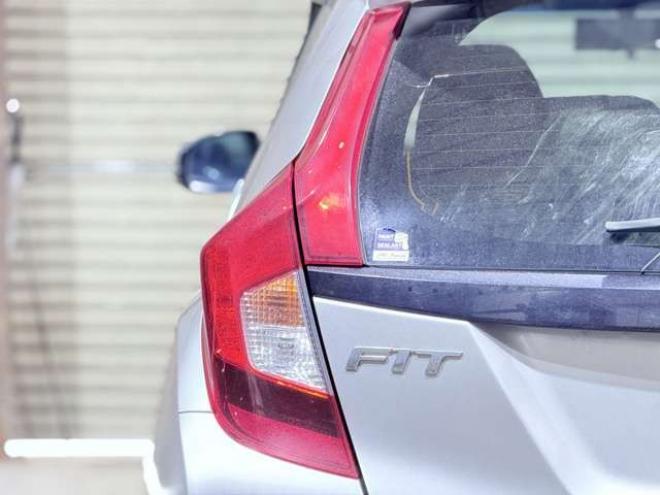 フィット1.3 13G Fパッケージ 4WD　下廻防錆TVナビETC夏冬タイヤ 1300