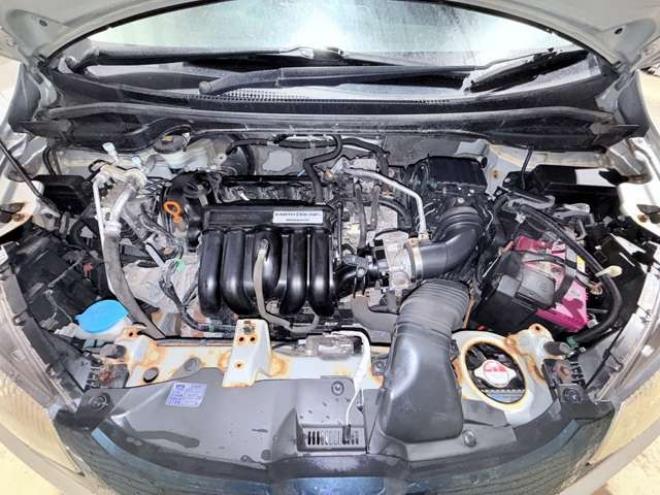 フィット1.3 13G Fパッケージ 4WD　下廻防錆TVナビETC夏冬タイヤ 1300