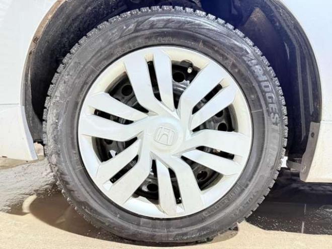 フィット1.3 13G Fパッケージ 4WD　下廻防錆TVナビETC夏冬タイヤ 1300