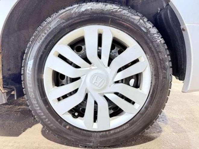 フィット1.3 13G Fパッケージ 4WD　下廻防錆TVナビETC夏冬タイヤ 1300