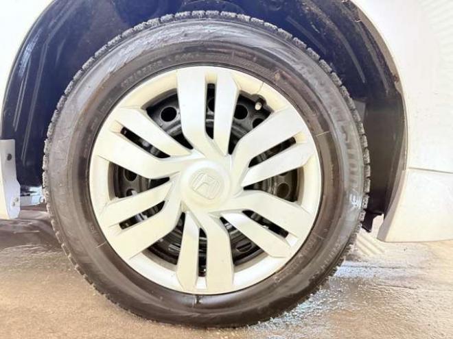 フィット1.3 13G Fパッケージ 4WD　下廻防錆TVナビETC夏冬タイヤ 1300