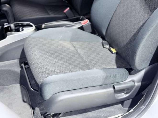 フィット1.3 13G Fパッケージ 4WD　下廻防錆TVナビETC夏冬タイヤ 1300