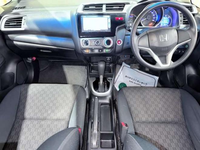 フィット1.3 13G Fパッケージ 4WD　下廻防錆TVナビETC夏冬タイヤ 1300