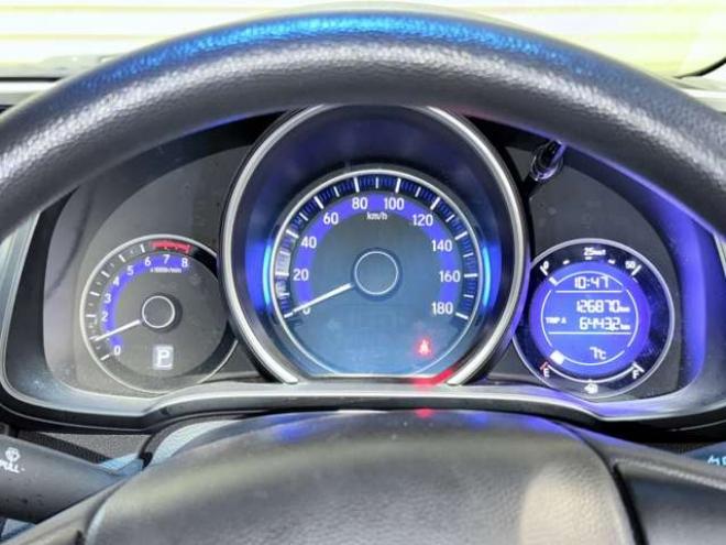 フィット1.3 13G Fパッケージ 4WD　下廻防錆TVナビETC夏冬タイヤ 1300