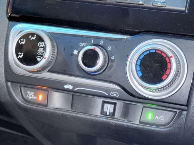 フィット1.3 13G Fパッケージ 4WD　下廻防錆TVナビETC夏冬タイヤ 1300