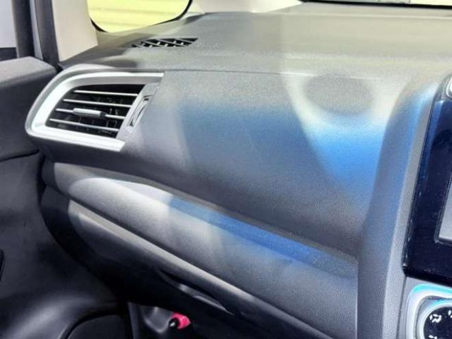 フィット1.3 13G Fパッケージ 4WD　下廻防錆TVナビETC夏冬タイヤ 1300