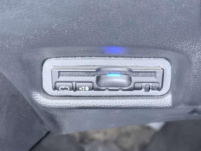 フィット1.3 13G Fパッケージ 4WD　下廻防錆TVナビETC夏冬タイヤ 1300