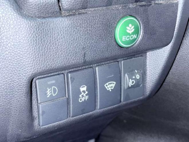 フィット1.3 13G Fパッケージ 4WD　下廻防錆TVナビETC夏冬タイヤ 1300