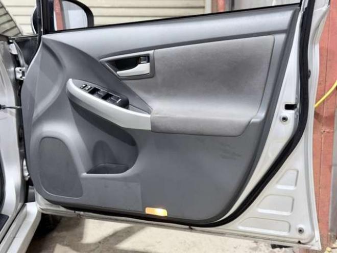 プリウス1.8 S　下廻防錆TVBカメETC夏冬タイヤ 2WD 1800